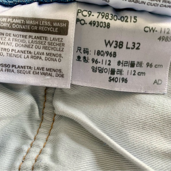 Levi 501 Purposely distressed (blank Red tab) - Picture 11 of 11